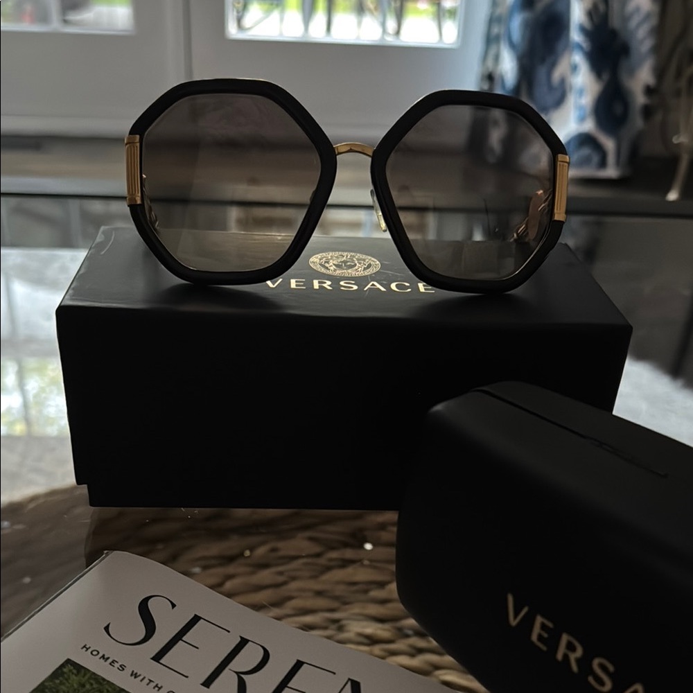 Versace Black Round Sunglasses Modern Classic Design